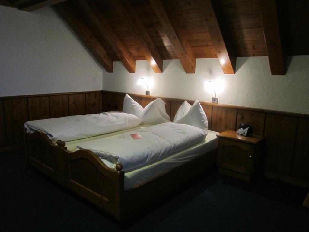 אראו Hotel Zum Kreuz מראה חיצוני תמונה