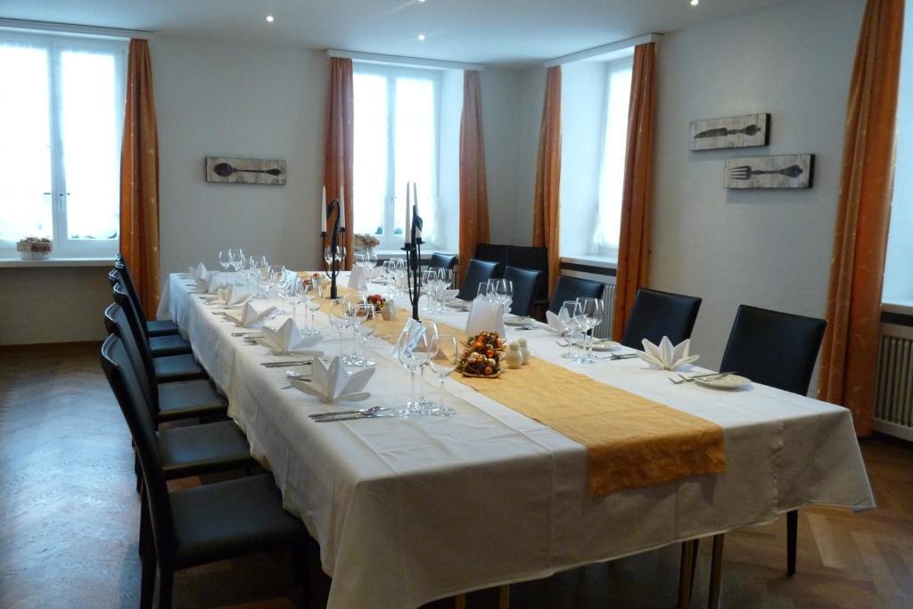אראו Hotel Zum Kreuz מראה חיצוני תמונה